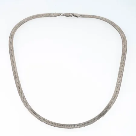 Collier halvstel längd 42cm bredd 4,5mm, svagt veck, silver 925/1000 12,1g.