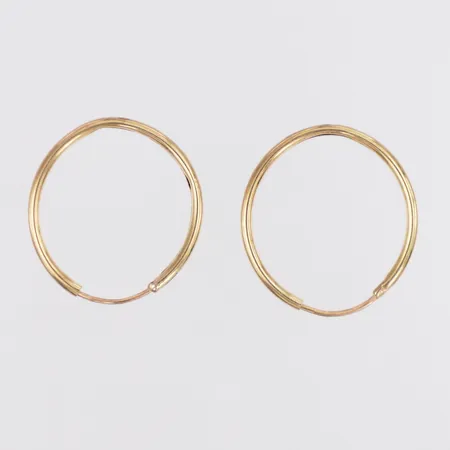 Örhängen längd 22mm, något skeva, 18K Vikt: 0,9 g
