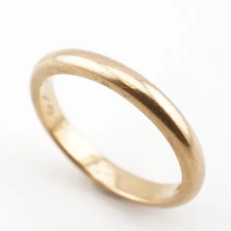 Ring, stl 20½(64), bredd 3,5mm, 18k, gravyr Vikt: 6,5 g