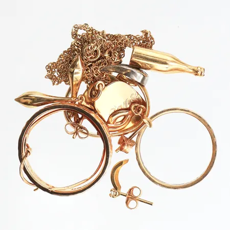 Diverse guld, defekter, gravyrer, 18K. Vikt: 17,2 g