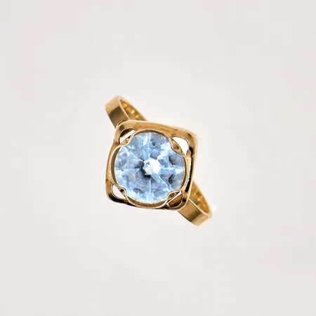 Ring med ljusblå sten stl16,5, bredd: ca 1,5-12mm, defekt sten 18K Vikt: 2,1 g