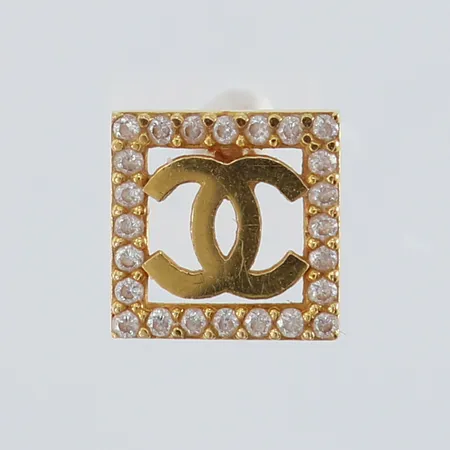 Udda örhänge med vita stenar OBS! Ej märkes design ostämplad 18K Vikt: 0,9 g