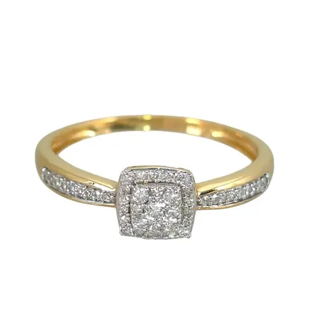 Diamantring i 18K guld, 47 Diamanter - totalt 0,15ct, Guldfynd (GHA) 20077420, stl:18,0 mm, bredd 1,5 - 6 mm, fint skick, ordinarie nypris hos Guldfynd 10 998 kr Vikt: 2,3 g