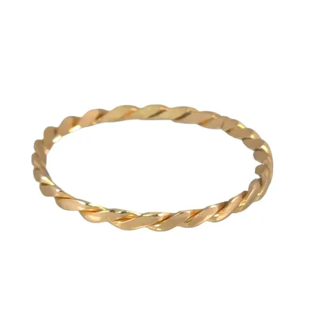Ring i 18K guld tvinnad tunnare modell, ostämplad, stl:16¾ mm, bredd 1,7 mm, fint skick Vikt: 0,9 g