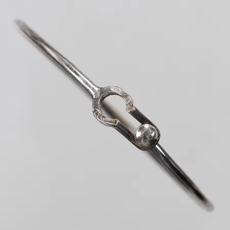Stelt armband öppningsbar Ø ca 66mm bredd: ca 2mm Guldsmedsaffären I Simrishamn Öst år 1987 925/1000 silver Vikt: 12,5 g