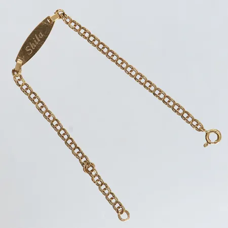 Armband med platta längd 16cm bredd 3,5-5,5mm slitage gravyr 18K.  Vikt: 3 g
