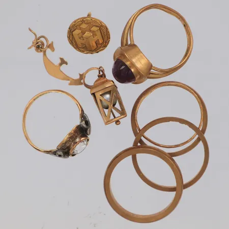 Diverse guld, delvid defekt, stenar, gravyr, 18K Vikt: 20,1 g