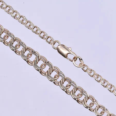 Collier doserad Bismarck längd 44 cm bredd 3-7 mm 18K. Vikt: 15,3 g