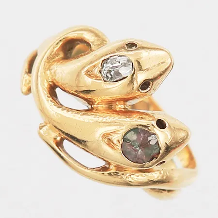 Ring med dekor av ormar och oval gammalslipad diamant 1xca0,10ct, andra diamanten sprucken, stl:15½, bredd 3-14mm, något skev, 18K Vikt: 6,1 g