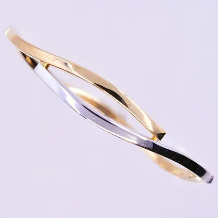 Armring Guldfynd Ø60x53 mm vitguld/gulguld 18K. Vikt: 7,5 g