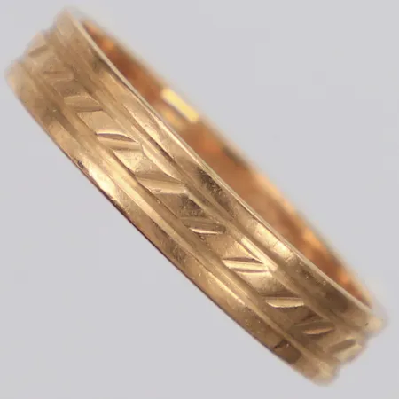 Ring stl:17½, gravyr, 9K Vikt: 2,1 g