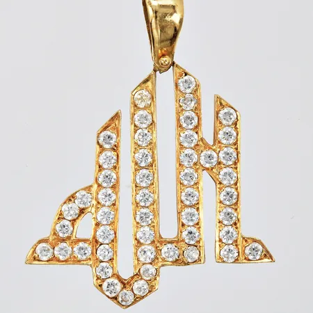 Hänge arabisk text med vita stenar längd: ca 4,5cm bredd: ca 3-35mm 18K Vikt: 6,8 g