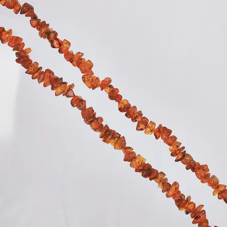 Collier med bärnsten doserad längd: ca 60 cm bredd: ca 6-20mm