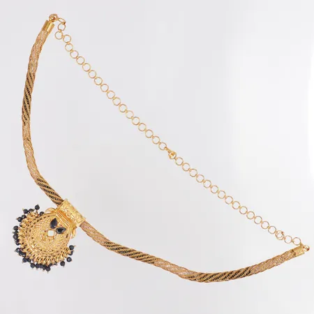 Collier svarta och vita stenar längd 32,5-41cm, genombruten länk med stenar, skev, stenar saknas, 22K Vikt: 28,1 g
