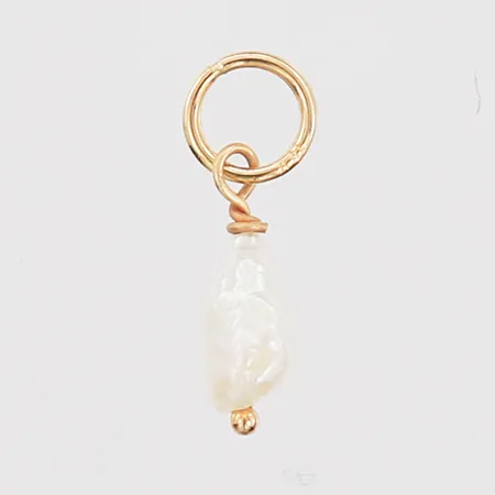 Hänge med odlad pärla Ø6x4mm, barock, 18K Vikt: 0,2 g