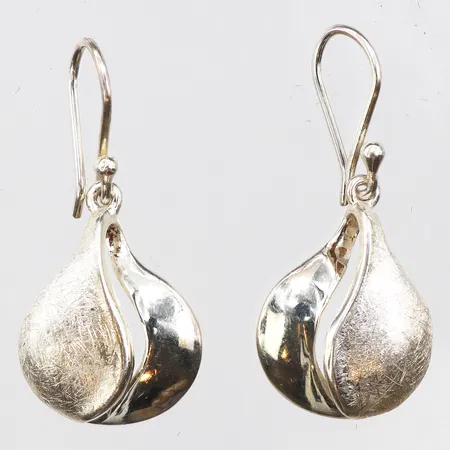 Örhängen, längd 31,8mm, bredd3-14,7mm, 925/1000 silver.  Vikt: 4,2 g