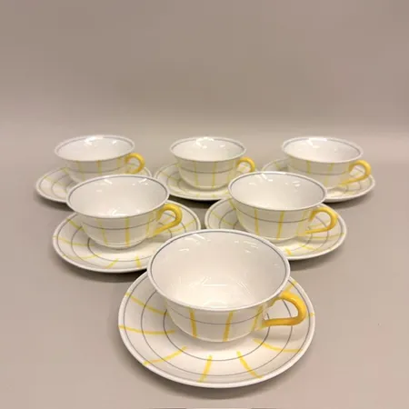 6 Kaffekoppar med fat Ø13cm, Gul spaljé, design Wilhelm Kåge (1889-1960), Gustavsberg, handmålat benporslin Skickas med postpaket.