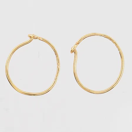 Örhängen creoler ca Ø12mm, bredd 1mm, stämplad OPI, skeva, 18K Vikt: 0,6 g