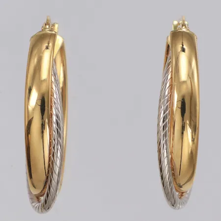Ett par örhängen längd 30mm, bredd 6mm, GHA, rödguld/vitguld, 18K Vikt: 4 g