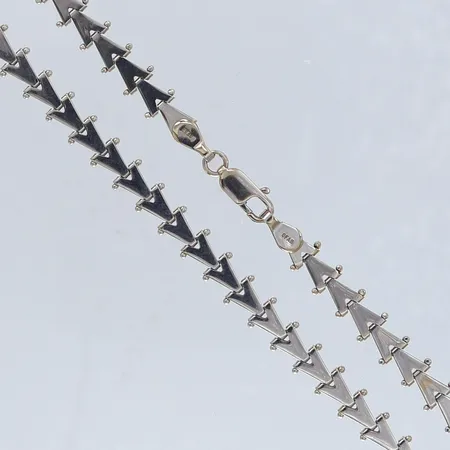 Collier längd 42,5cm bredd 6,5mm SFAB vitguld 18K.  Vikt: 13,4 g