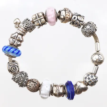 Pandora armband med 17 berlocker, 20cm, bredd 2,9-14,3mm, 925/1000 silver.  Vikt: 75,4 g