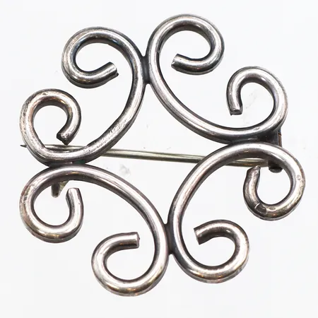 Brosch, längd 31,3mm, bredd 31,4mm, 830/1000 silver. Vikt: 6,9 g