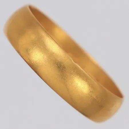 Ring slät stl:20, bredd 6mm, gravyr, 23K Vikt: 4,7 g