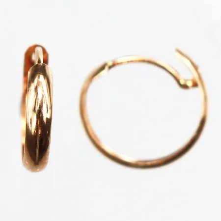Ett par örhängen Creoler, Ø11,5mm, bredd: ca 2,2mm, ojämna, 18K. Vikt: 0,5 g