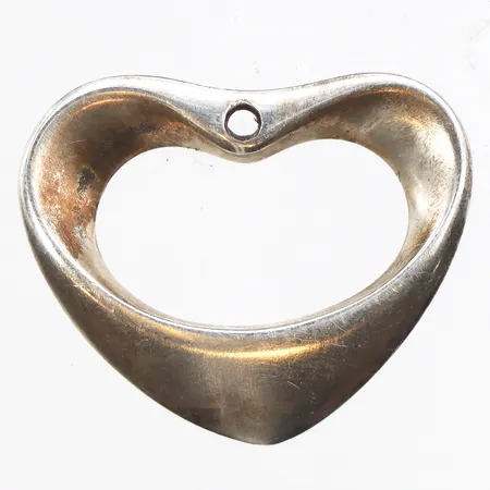 Hänge, "Artist Heart Pendant Of The Year 2008" limited edition, GEORG JENSEN DENMARK, längd 19,5mm, bredd 23,4mm, silver 925/1000. Vikt: 3,5 g