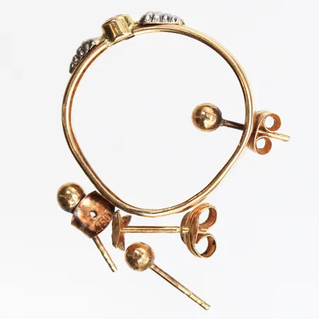 Diverse guld, defekter, stenar, ojämnheter, 18K. Vikt: 1,6 g