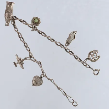 Armband med 6 berlocker längd 20,5cm bredd 3mm silver 830/1000 Vikt: 7,9 g