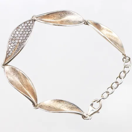 Armband med vita stenar, Guldfynd, längd 18cm, bredd2,5-11mm, 925/1000 silver. Vikt: 12,1 g