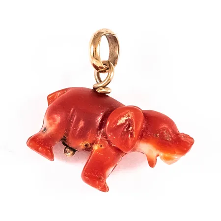 Hänge elefant i korall (snabel av) ögla i guld 18K bruttovikt 2,8g.
