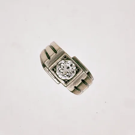 Ring med vit sten stl 16¾, bredd 4,3-10,6mm, Silver Vikt: 8,5 g