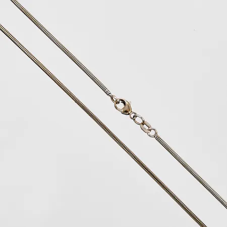 Kedja ormlänk defekt lås längd: ca 43cm bredd: ca 1mm vitguld 18K Vikt: 8,3 g