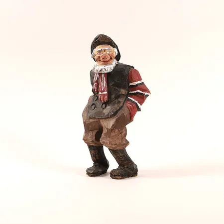 Figurin signerad Wallgin år 1949, skuret och bemålat trä, höjd 25cm, signerad undertill