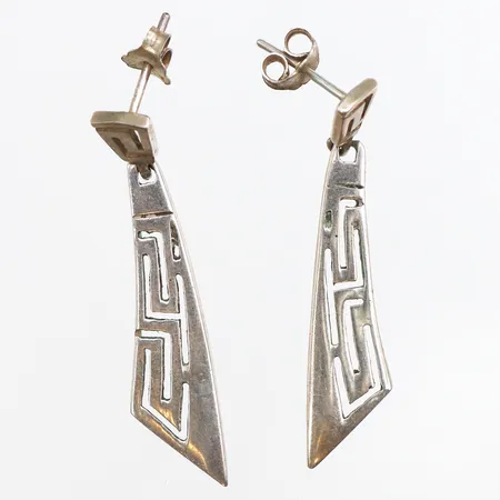 Örhängen, längd 39,4mm, bredd 3,7-8,1mm,  925/1000 silver.  Vikt: 4,1 g