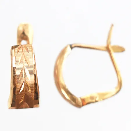 Örhängen med mönster, längd 12,3mm, bredd 4,4-5,8mm, 18K. Vikt: 1,7 g