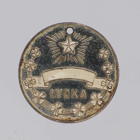 Hänge Lycka, Ø21mm, Sporrong, 830/1000 silver Vikt: 5,3 g