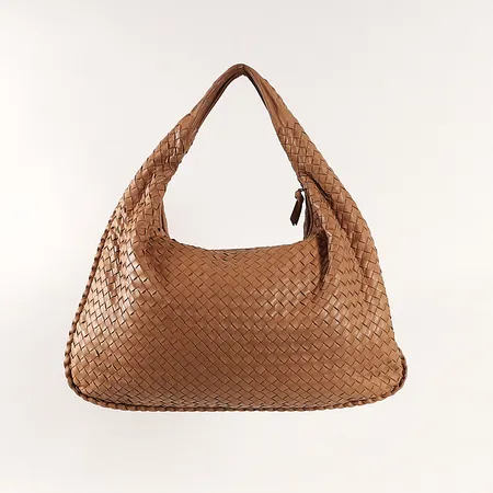 Handväska Bottega Veneta Intrecciato, Large Hobo, flätat karamell-färgat kalvskinn med beslag i gulmetall, 50x32x6cm, ref-nr: 115654 V0013 7810, serie-nr: 6475 B, EPEV 2008, dustbag, bruksslitage, nött undertill, mindre reva i lädret.