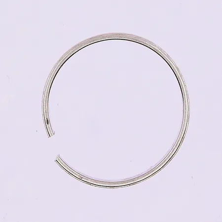 Ring klippt vitguld 18K. Vikt: 2,2 g