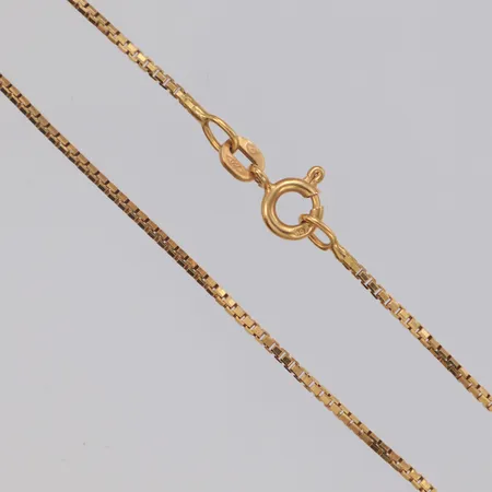 Kedja längd 45,5cm, bredd 1,5mm, ojämnheter, 18K Vikt: 5,5 g