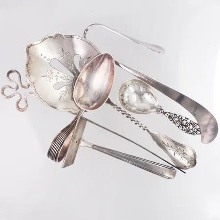Diverse silverbestick 830/1000 silver  Vikt: 134,8 g