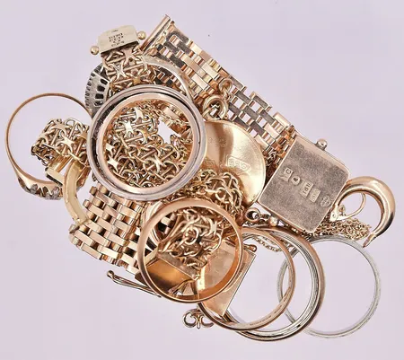 Diverse guld 18K. Vikt: 98,5 g