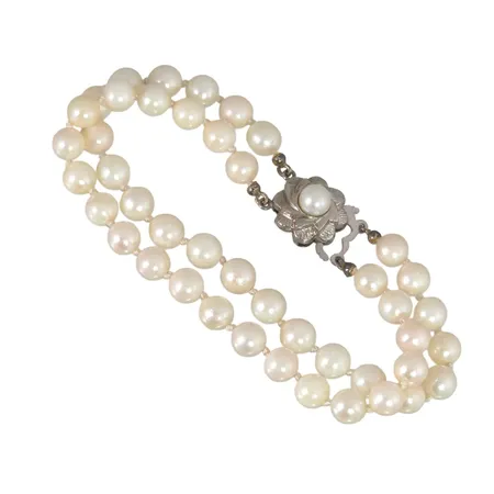 Pärlarmband silver 925/1000 odlade sötvattenspärlor (Ø6,5 mm), lätt rosa ton, god lyster, tvåradig modell, längd 18,5 cm, lås Ø13,5 mm, oidentifierad tillverkarstämpel Vikt: 17,6 g