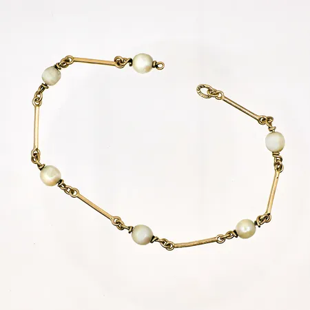 Armband med pärlor defekta, längd 18,5cm, saknar lås, 18K Vikt: 4,5 g