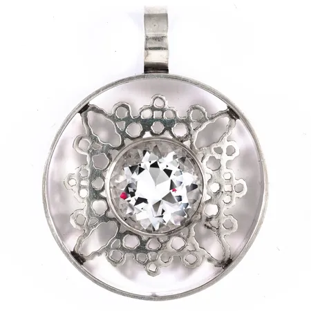 Stort hänge med en bergkristall stenens mått ca Ø20mm, hängets bredd 46mm längd inkl. ögla 60mm, stämplad Kultasepät Salovaara, Finland, svensk importstämpel, S, 925H silver 925/1000 bruttovikt 30,2g.