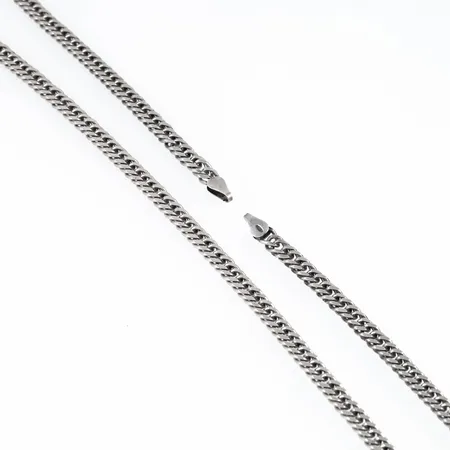 Kedja dubbel Pansar längd 44,5cm bredd 5mm, ojämnheter, saknar lås, silver 925/1000 22,8g. 