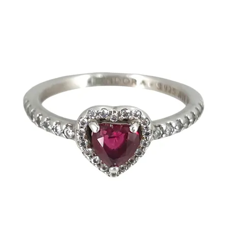 Carmoséring Hjärta Pandora silver 925/1000 (Ale), röd & vita stenar, stl:16½ mm, bredd 1,8-8,2 mm, stenar utan anmärkning Vikt: 2 g