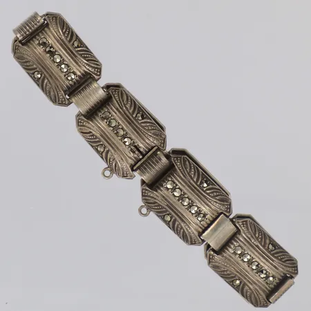 Armband med markasiter längd 17,5cm, bredd 15mm, saknar säkerhetskedja, importstämplat 835/1000 silver Vikt: 27 g